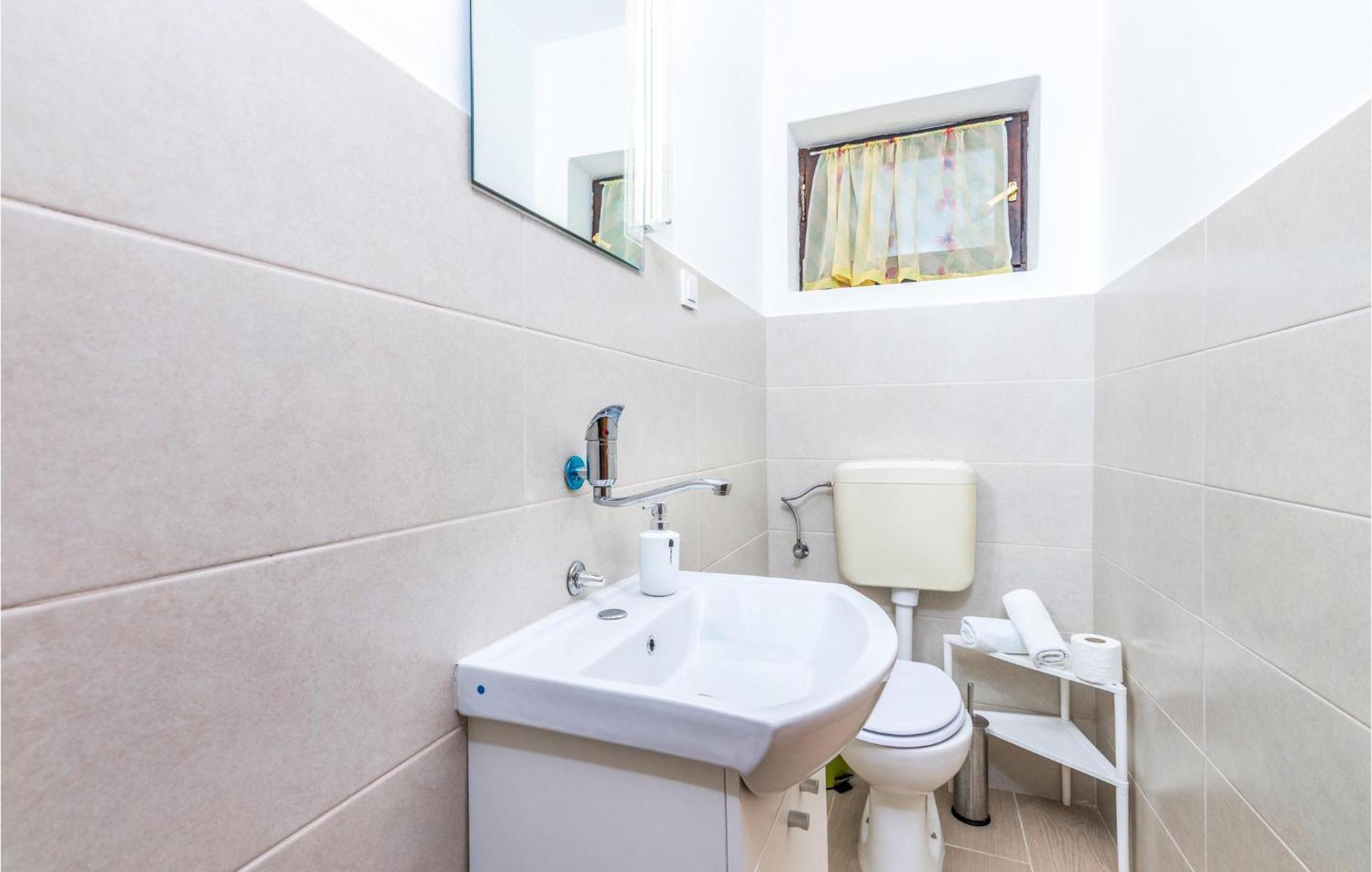 3 Bedroom Nice Apartment In Krk Krk Town Exterior foto