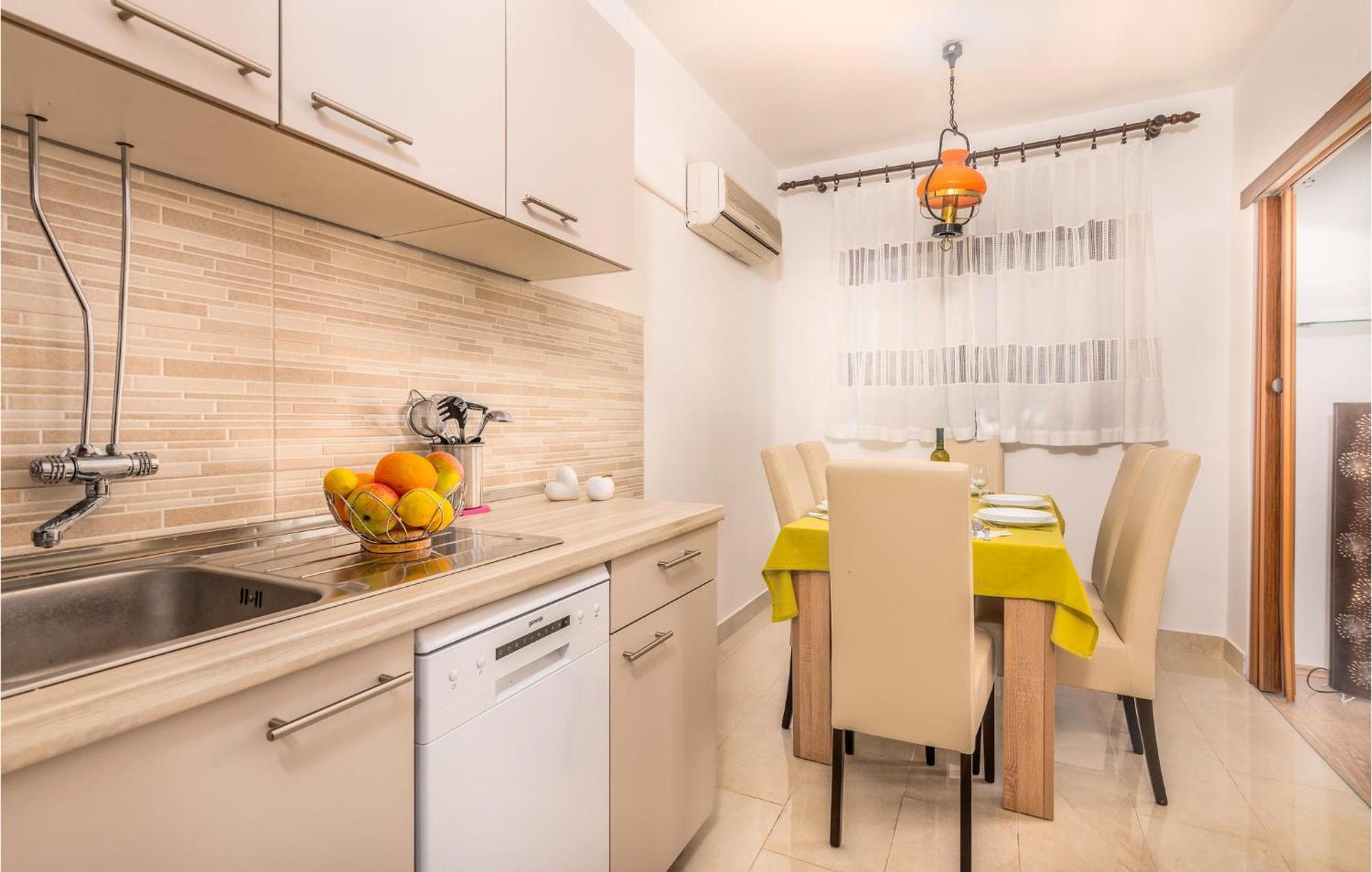 3 Bedroom Nice Apartment In Krk Krk Town Exterior foto