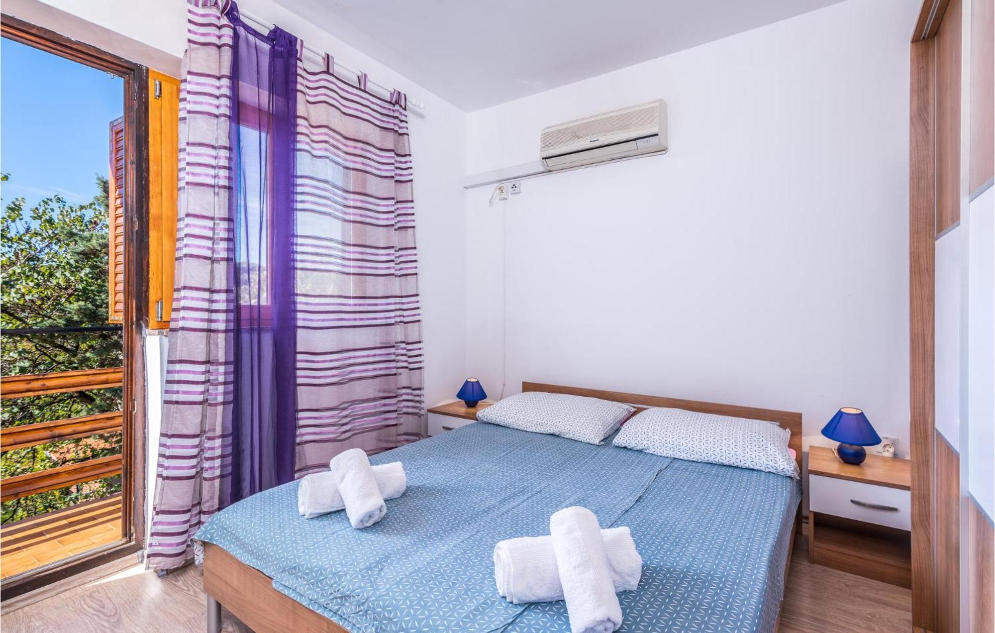 3 Bedroom Nice Apartment In Krk Krk Town Exterior foto