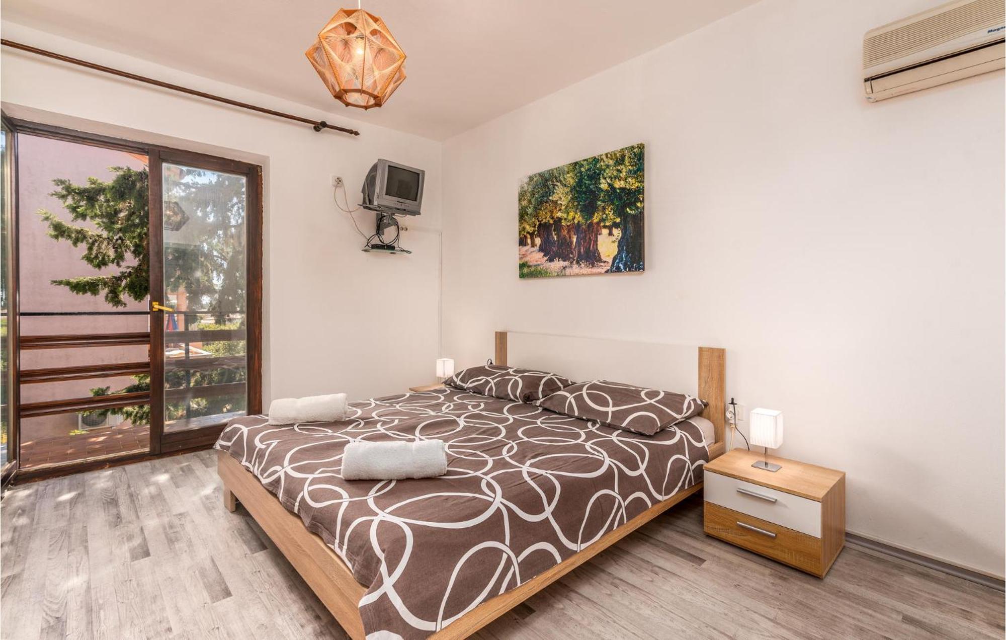 3 Bedroom Nice Apartment In Krk Krk Town Exterior foto