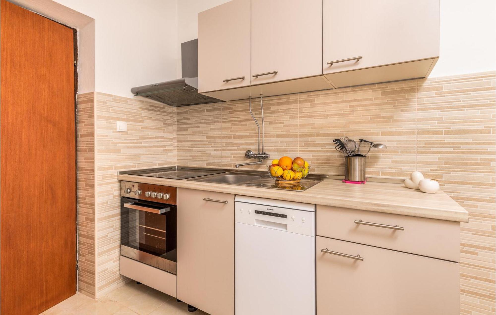 3 Bedroom Nice Apartment In Krk Krk Town Exterior foto