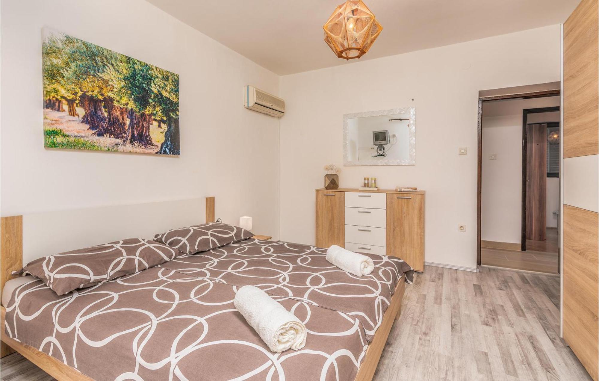3 Bedroom Nice Apartment In Krk Krk Town Exterior foto