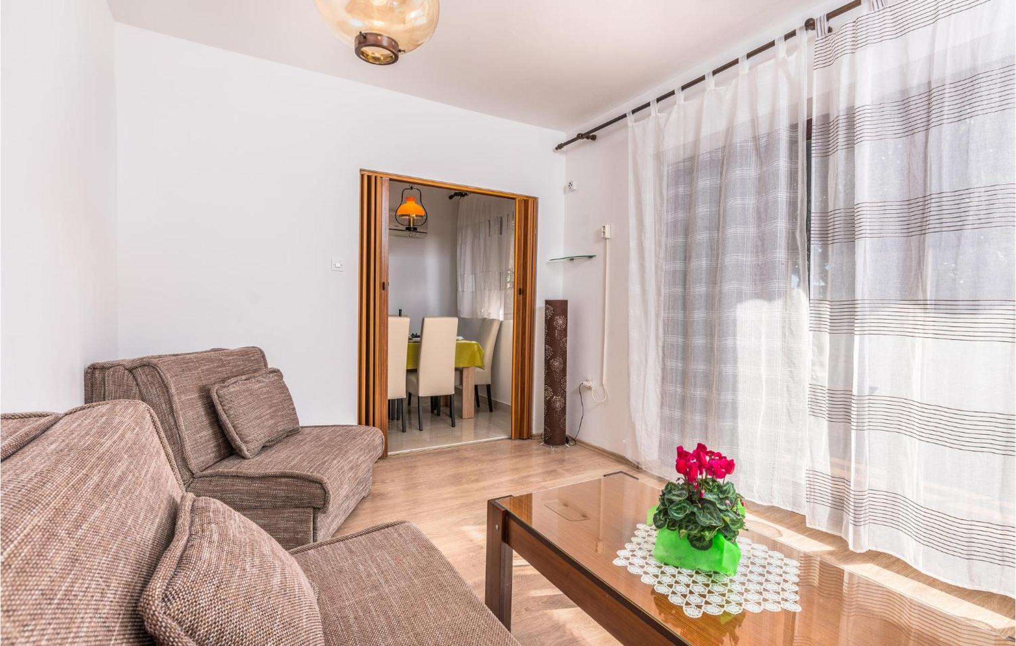 3 Bedroom Nice Apartment In Krk Krk Town Exterior foto