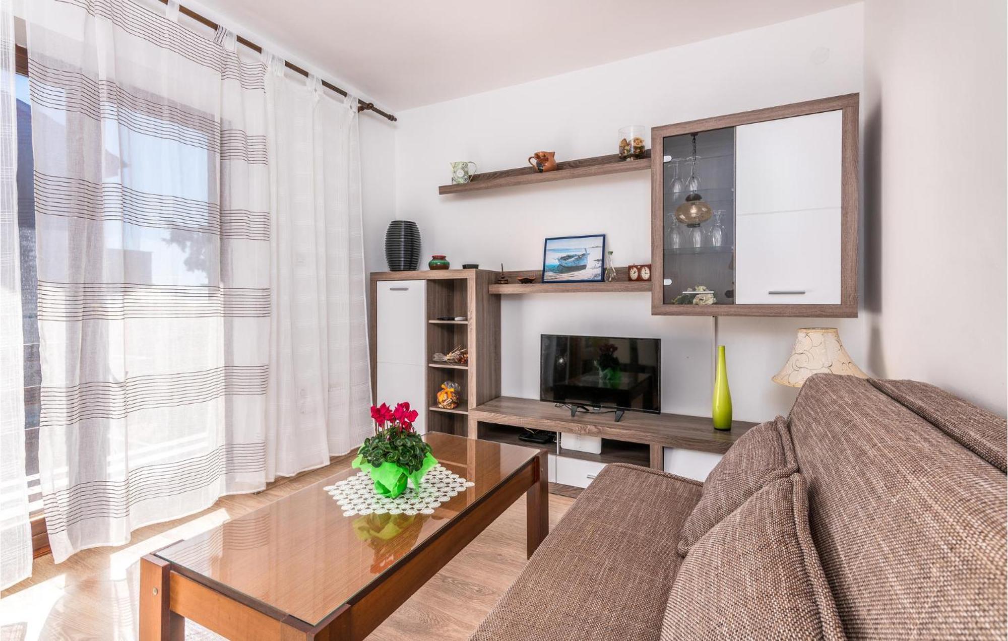 3 Bedroom Nice Apartment In Krk Krk Town Exterior foto